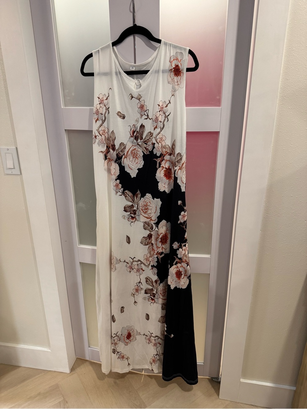 Floral Sleeveless Maxi Dress in White and Black